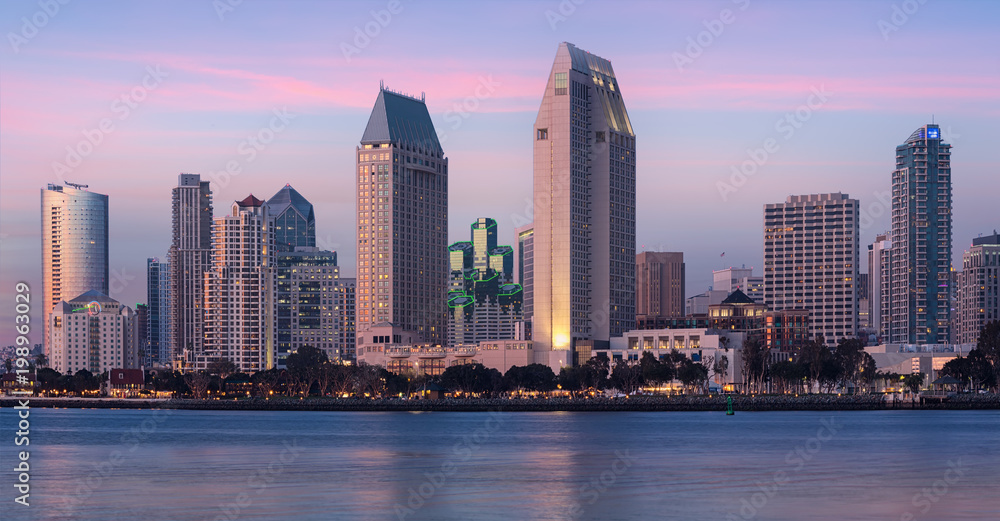 Obraz premium Śródmieście panoramy miasta San Diego, Kalifornia, USA o świcie
