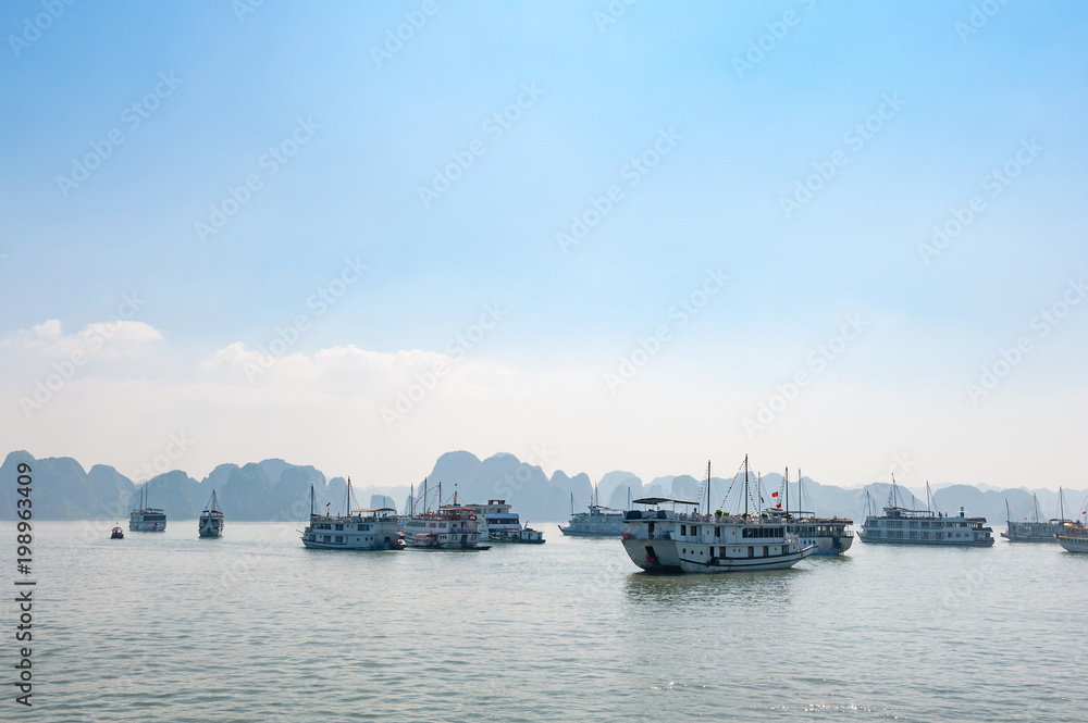 Naklejka premium Halong bay boats