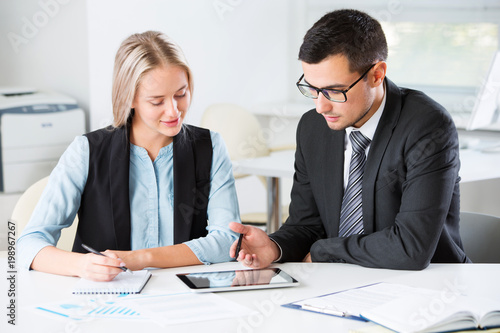 Wallpaper Mural Business people in an office Torontodigital.ca