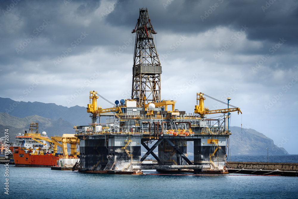 Fototapeta premium oil rig at Santa Cruz de Tenerife port,Canary Islands