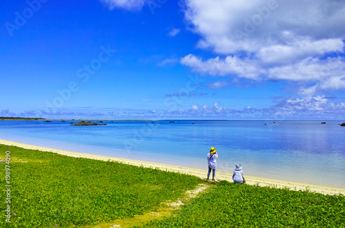 真夏の宮古島、佐和田の浜と観光客
