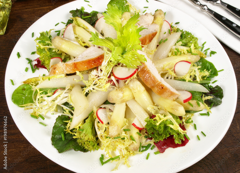 Spargelsalat mit Hähnchenbrust Spargelsalat mit Hähnchenbrust