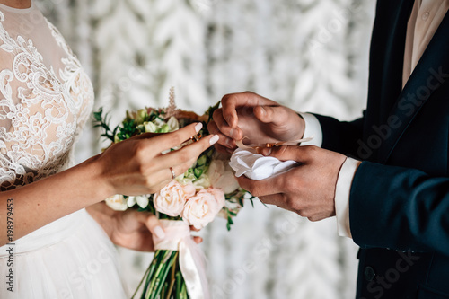 Obraz na płótnie exchange of wedding rings