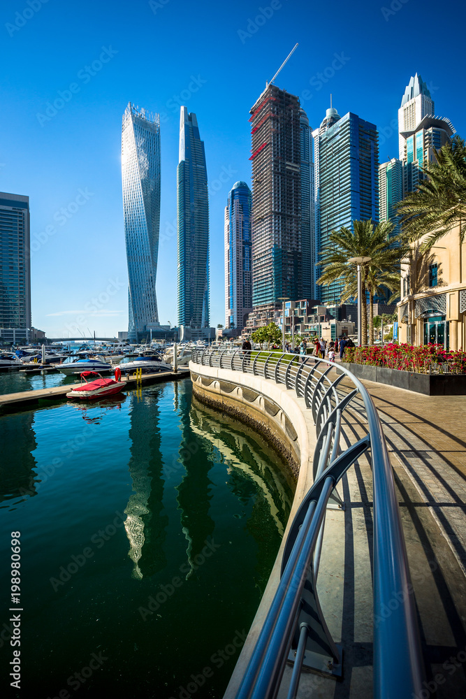 Naklejka premium Dubai water-front