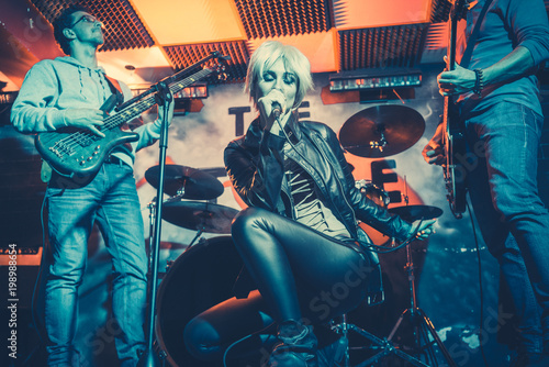 Foto Band playing on stage making music together