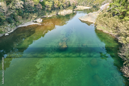 豊川 橋の影