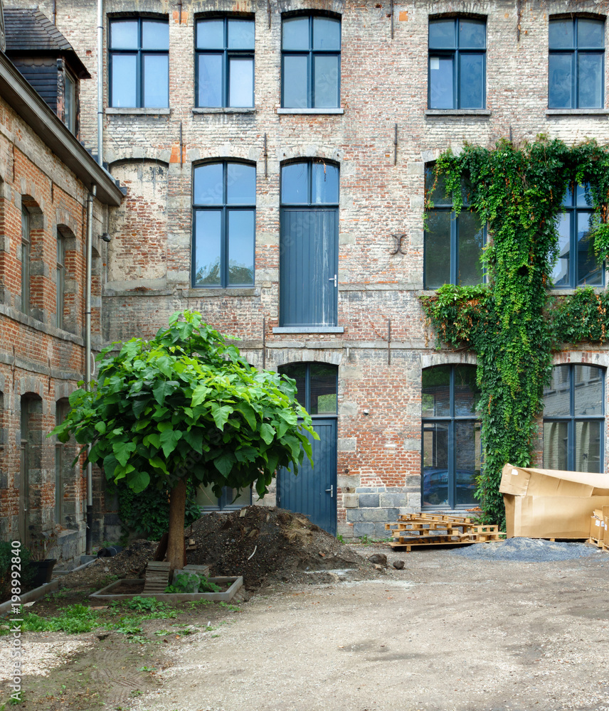 Naklejka premium Traditional brick building