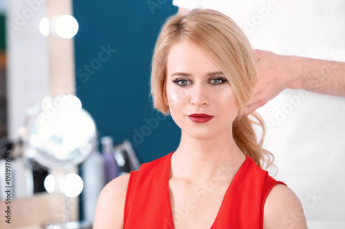 Professional hairdresser wo...
