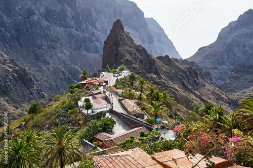 Kanarische Insel Teneriffa: Das kleine Dorf Masca zwischen den hohen Felsen photo