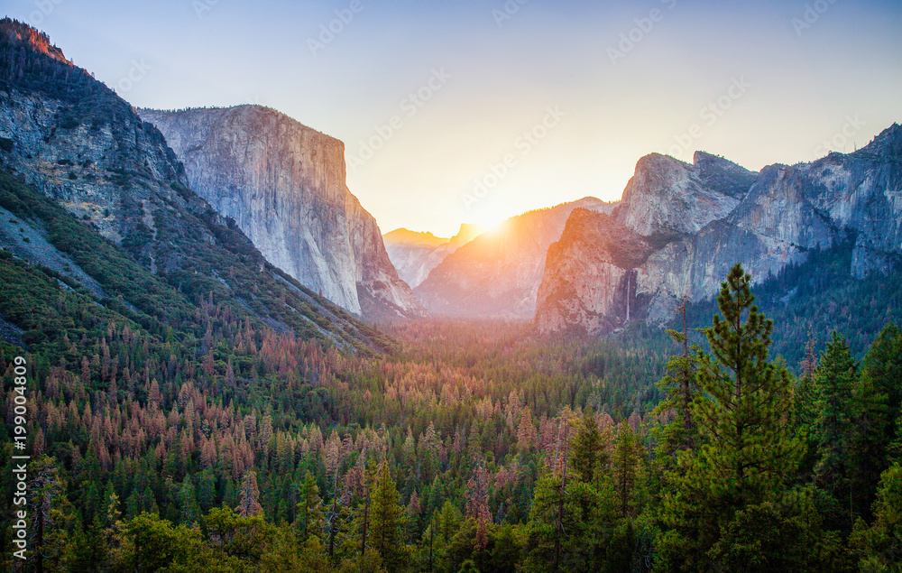 Yosemite National Park at sunrise, California, USA - obrazy, fototapety, plakaty 