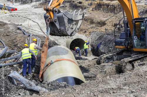 Obraz na plátne Joining GPR big diameter pipe into the tunnel,