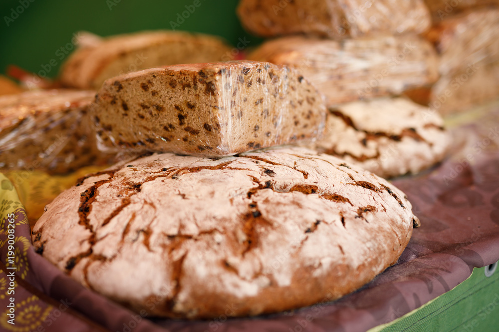 different types of bread of different varieties