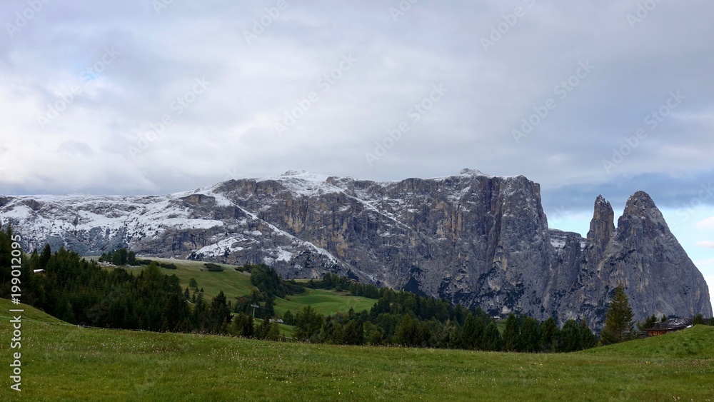 Seiser Alm, Dolomiten mit Neuschnee