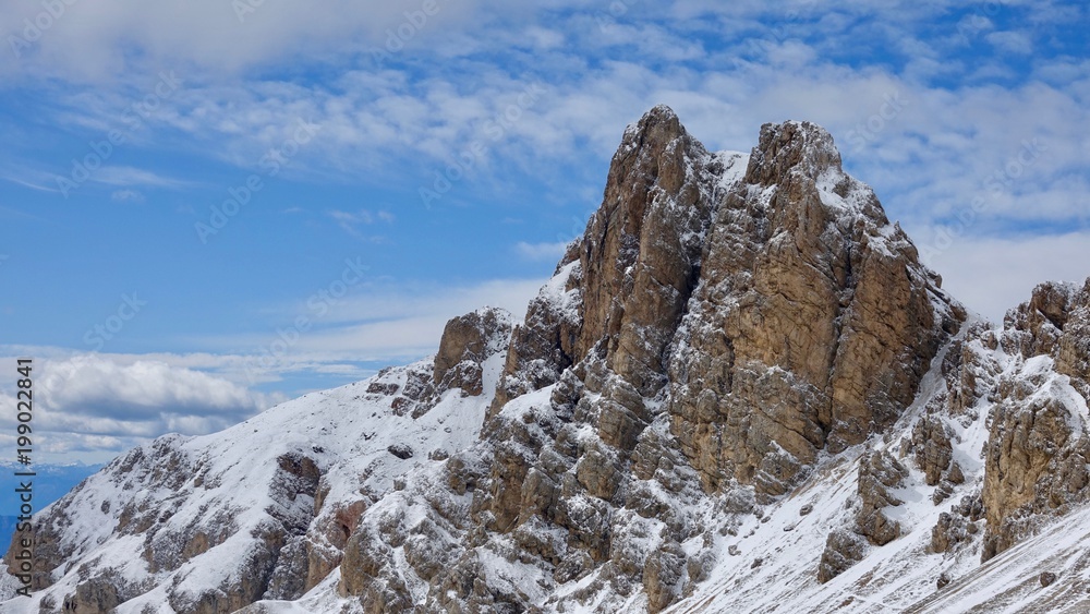 Dolomiten, Hochgebirge mit Neuschnee am Schlern