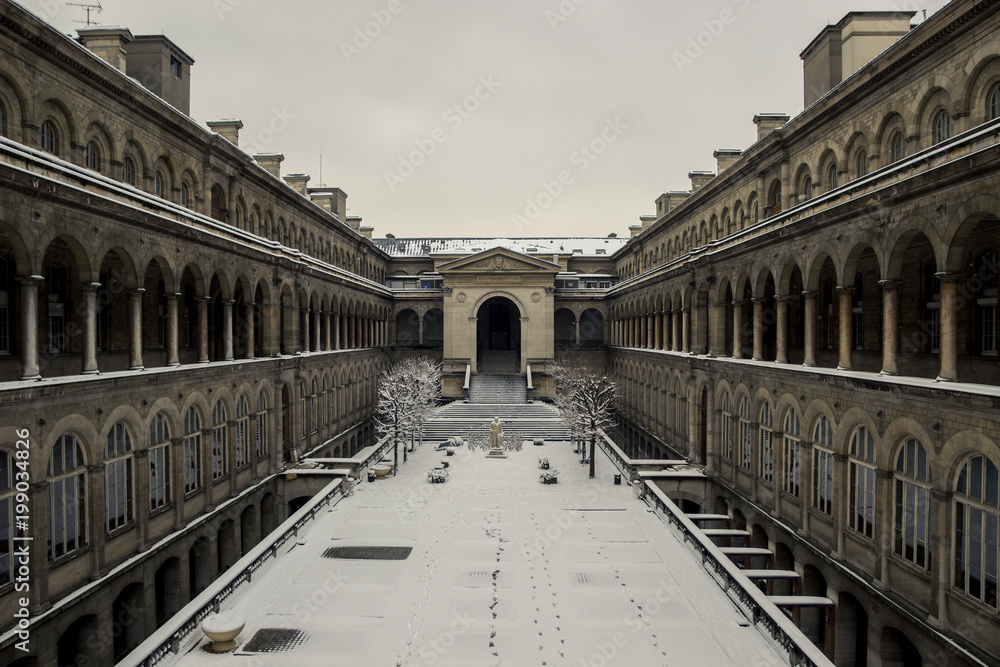 Shot of the snowy courtyard of the Hotel Dieu in Paris.