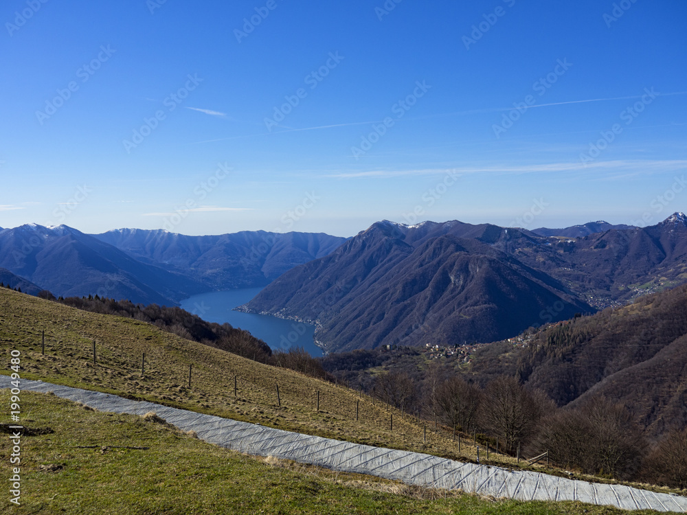 Fototapeta premium Lago di Como visto dai monti