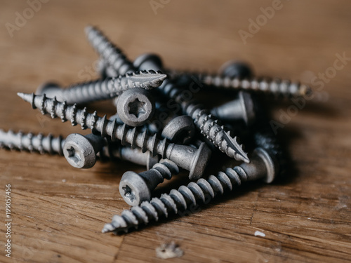 Size Tx30 screws on wooden background photo