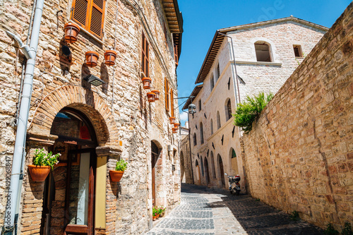 Fototapeta Naklejka Na Ścianę i Meble -  European old street in Assisi, Italy