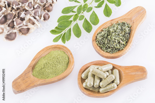 Seeds, powder, leaves and moringa capsules - Moringa oleifera