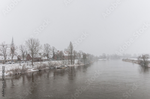 Nienburg an der Weser bei Nebel und Schneefall im Winter © ingwio