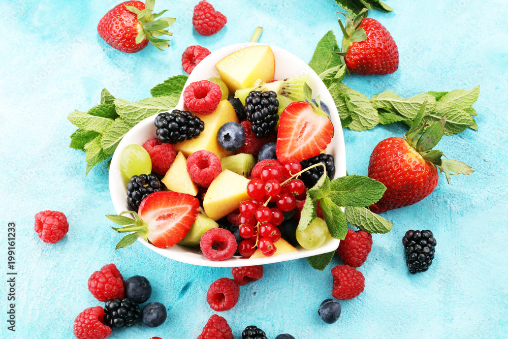 Obraz premium salad with fresh fruits and berries. healthy spring fruit salad