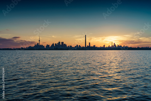 City skyline and Lake Ontario © bruno135_406