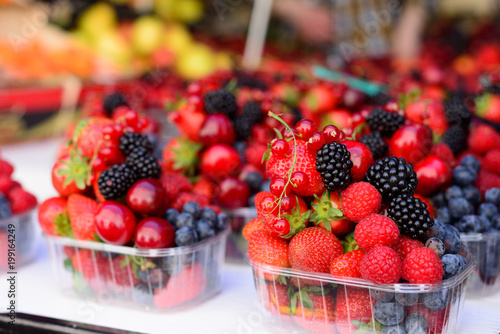 Mix strawberries, blackberries, red currants, blueberries and raspberries