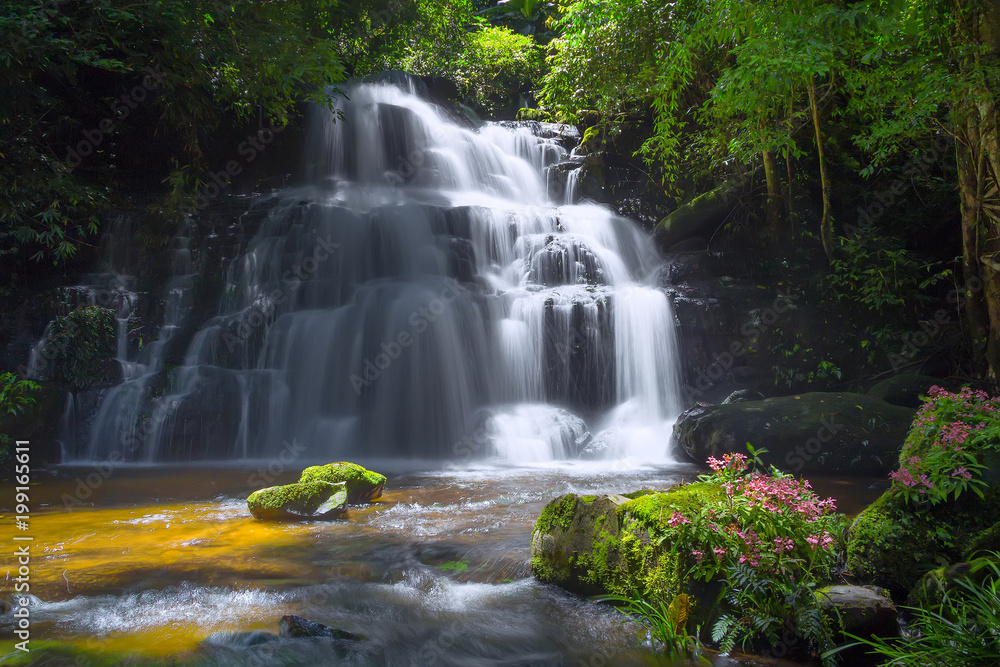Obraz premium Mun daeng Waterfall, the beautiful waterfall in deep forest at Phu Hin Rong Kla National Park ,Phitsanulok, Thailand
