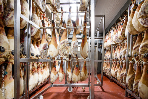 storage chamber and drying of Iberian ham