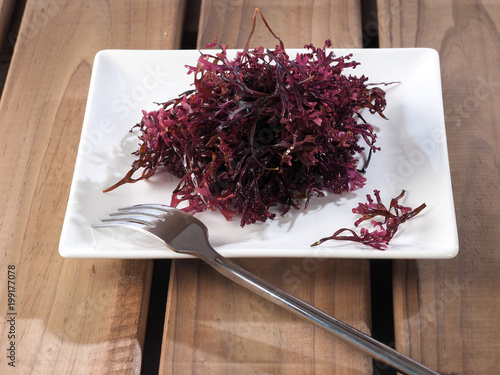 Musgo Estrellado – False Irish Moss -  Carrageen Moss

Binomial name: Mastocarpus stellatus. It is a sea vegetable or edible seaweed, ideal in preparing salads, marinades and sauces. photo