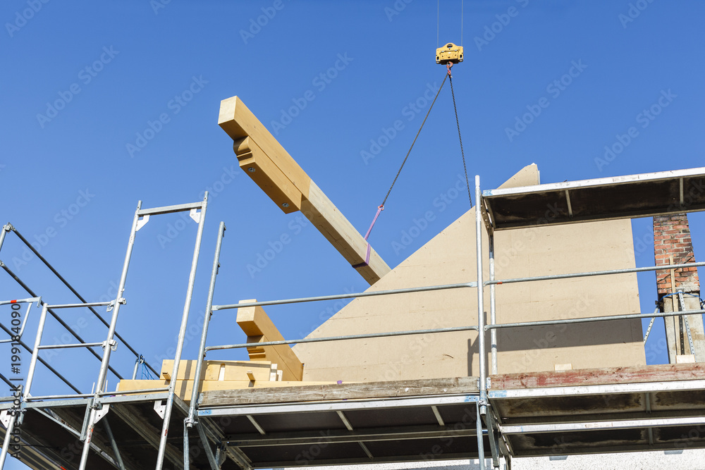 Ein neues Dach entsteht - auf der Baustelle