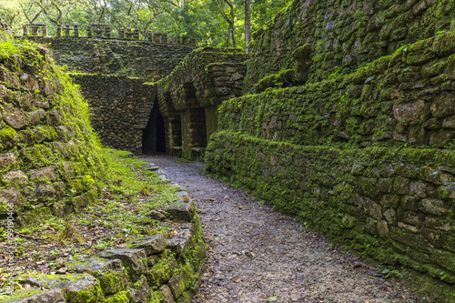 Obraz na płótnie Mexico. The Yaxchilan Archaeological Park, the Mayan city hidden in the Lacandon Jungle - entrance to the Labyrinth (Structure number 19) w salonie