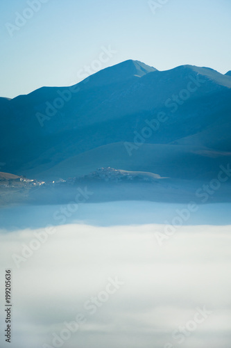 Nebbia a Castelluccio di Norcia