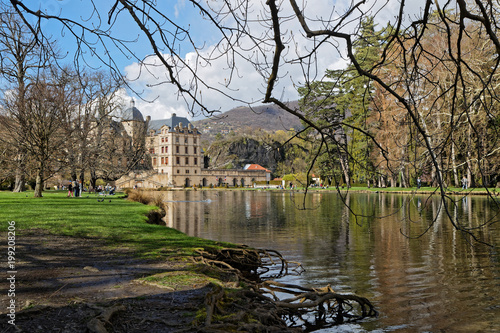 Le lac, le parc et le Château de Vizille 