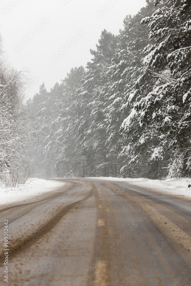 Fototapeta premium Road under the snow