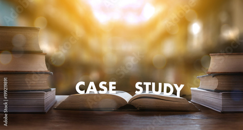 Canvastavla CASE STUDY CONCEPT Book in library with old ollege students studying STUDY and r