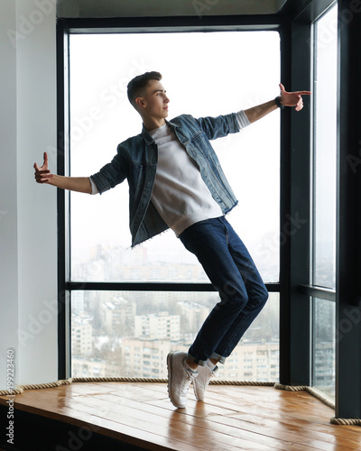 Fototapeta Naklejka Na Ścianę i Meble -  Man teenager dancing modern dance