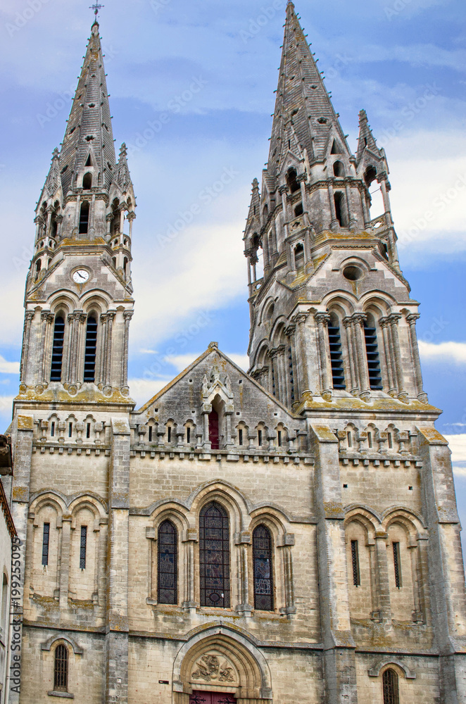 Fototapeta premium Machecoul. Façade de l'église de la Sainte Trinité. Loire atlantique. Pays de Loire