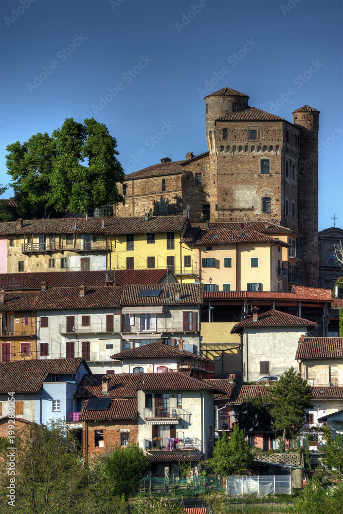 Langhe – Roddi - View of the center of Roddi, in the Langhe, in Piedmont, surmonted by the castle. 