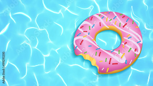 Donut Schwimmreifen mit Poolwasser