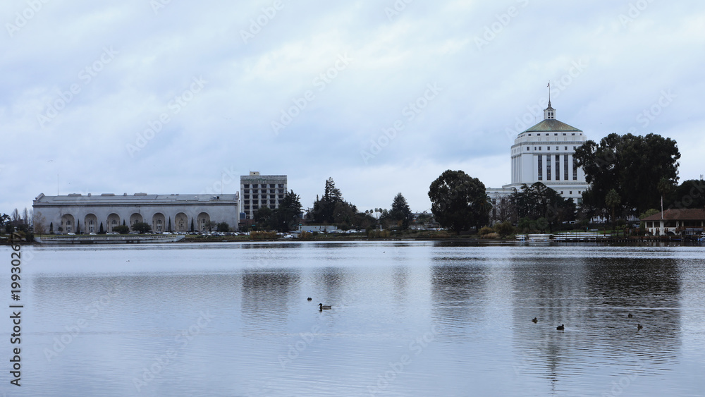 Fototapeta premium View of Oakland's Lake Merritt