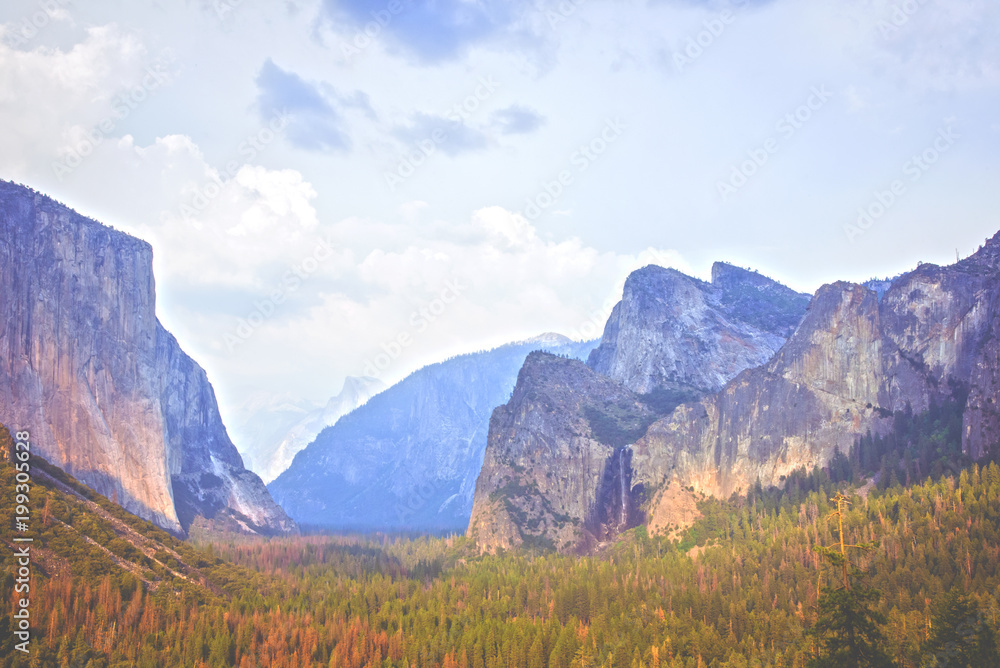 The tunnel view with El capitan in Yosemite