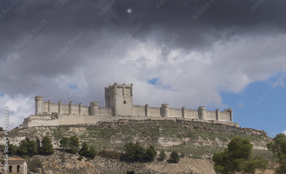 Castillo Peñafiel. Dia amenaza lluvia