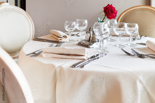 Table set decoration for events and weddings © Armando