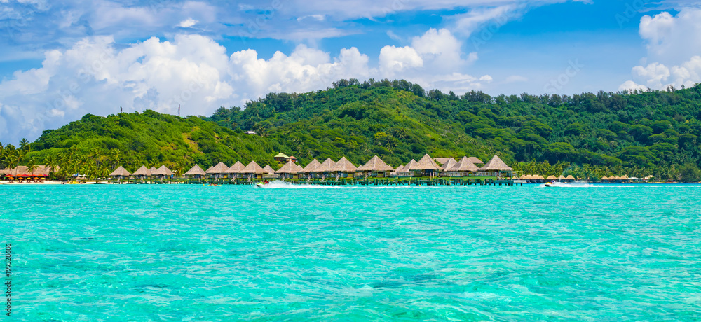 Fototapeta premium Overwater bungalows in Bora Bora