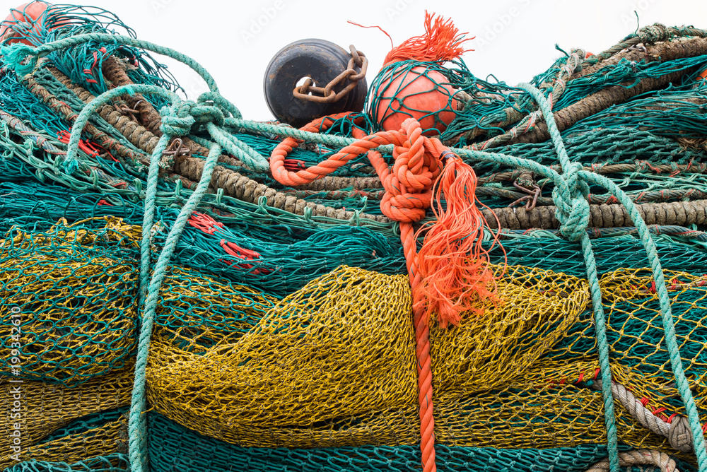 bunter Fischernetze auf einem Haufen