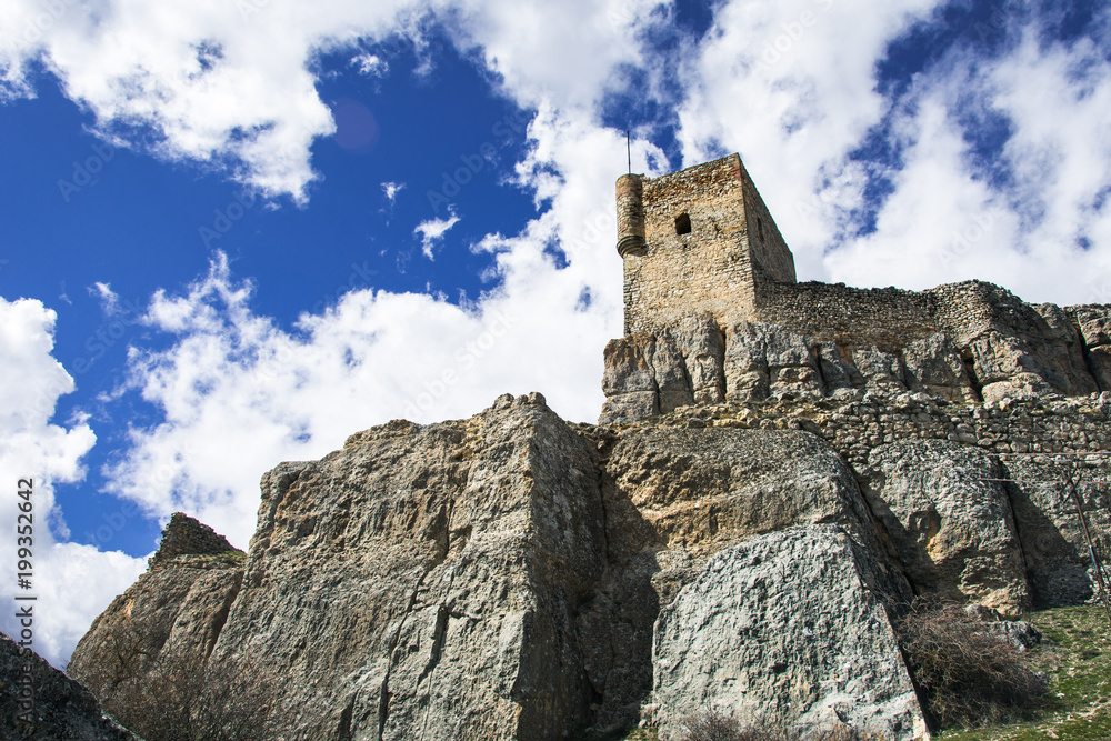 vista inferior antiguo castillo de atienza guadalajara españa