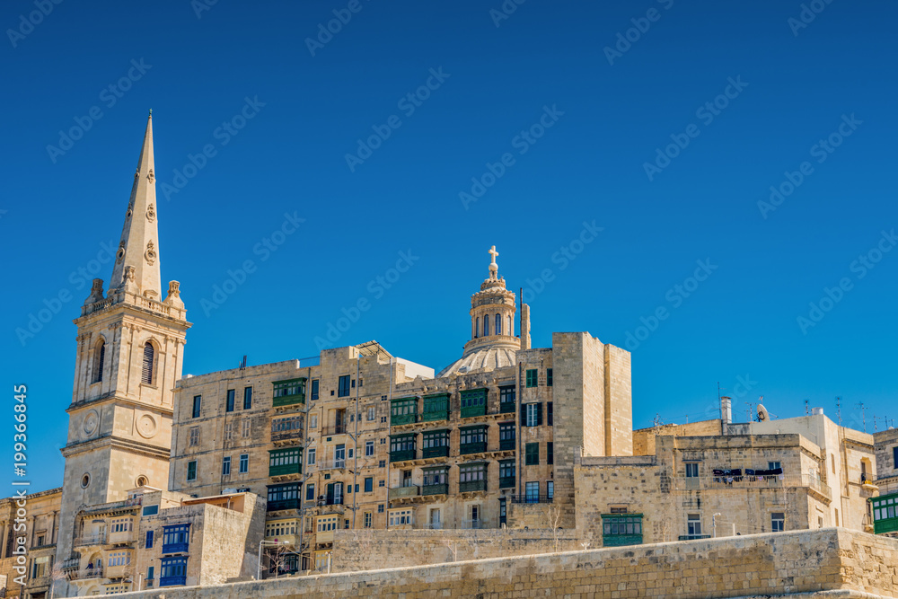 Edifici Maltesi tradizionali nella città di La Valletta