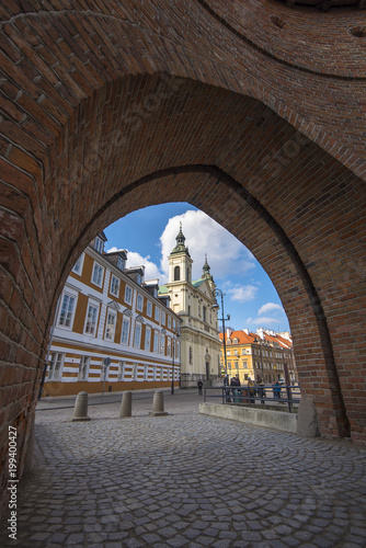 View to The Church of the Holy Spirit in Warsaw from the arch of the Barbican. The church was built in the Gothic style in the early 18th century in Warsaw, Poland © mitzo_bs