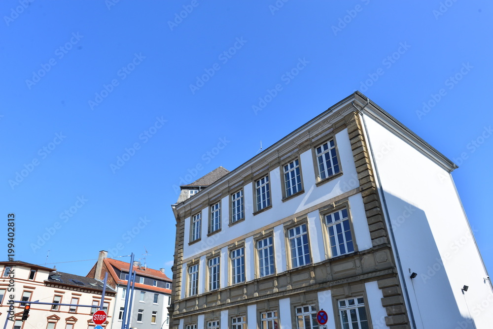 Fototapeta premium Offenbach am Main - Wohnstraße mit gründerzeitlicher Bebauung